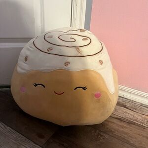 Squishmallows Tan and Cream Cinnamon Roll Plush